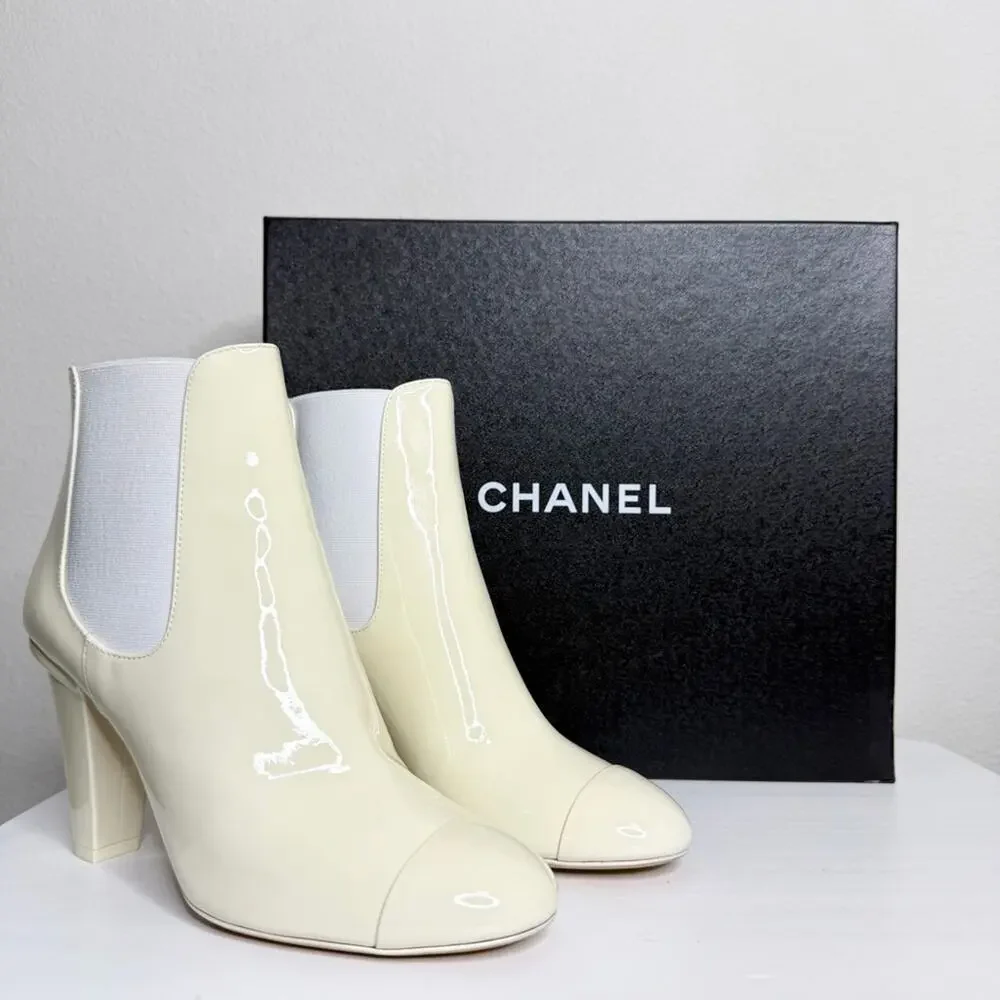 Chanel Resort 2022 Ivory Chelsea Ankle Boots Interlocking CC Logo Patent Size 37